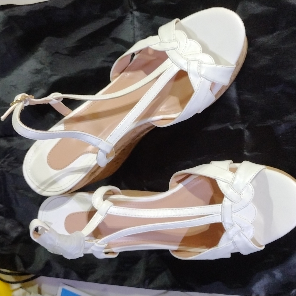 Wedge Sandal - Picture 2 of 3